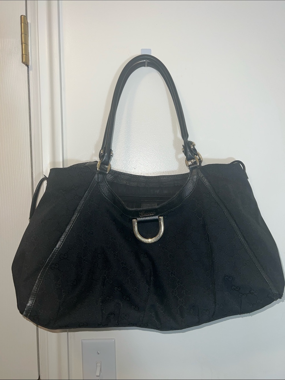 Black Women's Shoulder Tote Bag - Classic Everyday Carry